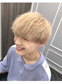 ホワイトベージュ/刈り上げマッシュ