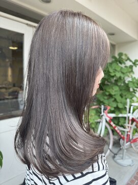 アウリンコ(aurinco) 軽快さも今年らしさも感じるツヤ感カラー