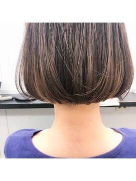 ページボーイ美容室 [お客様スタイル]首が綺麗に見えるシンプルボブ