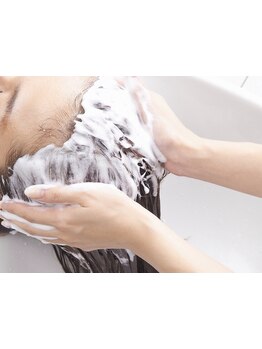 日々の疲れも癒される。眠くなるほど心地良いヘッドスパをいつものメニューに＋して贅沢なサロンタイムに♪