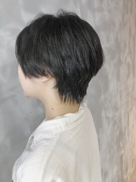 リュッカ(Lyuck) 黒髪でも柔らかく見えるショート