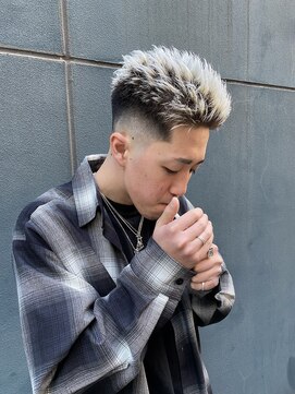 ドルクス 日本橋(Dorcus) メンズ短髪カッコいい髪型　ハイトーンフェード　ホワイトカラー