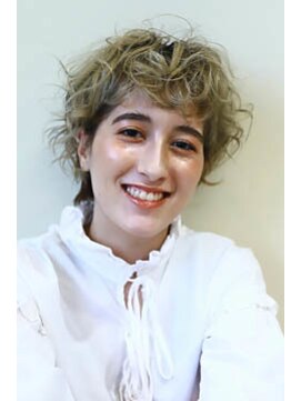 スピガ(SPIGA) ハイトーン無造作ショート