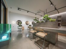 店内はおしゃれで落ち着く、大人女性向けの上質サロン