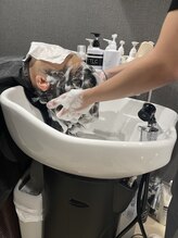 泡スパシャンプーで頭皮の汚れをしっかり落とします