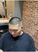 ＜理容室＞＜バーバー＞＜おーてぃー＞バズカット、フェード