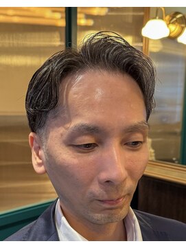 モーリーズバーバーショップ 北浜本店(MORLY’s Barbershop) 白髪を活かしたふんわりパートスタイル