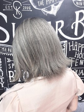 ルーツ(Root) お客様スタイル　　ホワイトグレージュ