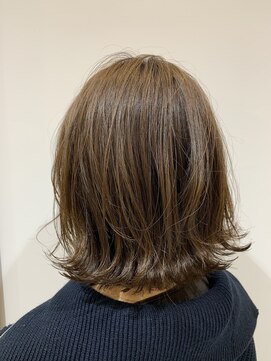 アイク(AiCK) 切りっぱなしボブ×ちょこっとレイヤー