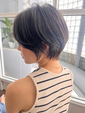 ミリア(MILIA) 20代30代40代大人シースルーバング小顔黒髪マッシュショート