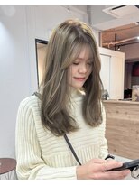 ネイヴィル オモテサンドウ(navile omotesando)&nbsp;透明感たっぷり透けるオリーブベージュ