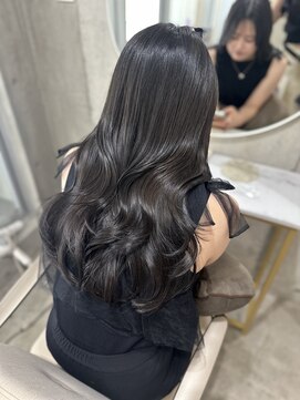 ニティー(Ngiti) ダークグレー　レイヤーカット