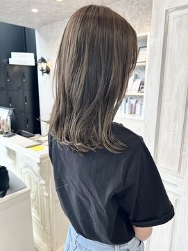 キャアリー(Caary) 福山市美容師求人スタッフ募集透明感オリーブベージュセミロング