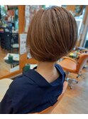 グラデーション前下がりボブ