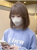 グレージュ切りっぱなしボブ前髪ありミニボブミルクティベージュ