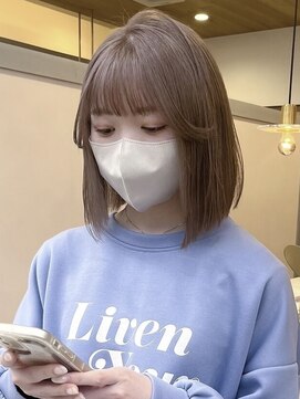 アム(am) グレージュ切りっぱなしボブ前髪ありミニボブミルクティベージュ