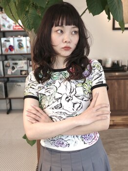 ウィム(wim)の写真/髪を伸ばしながらイメチェンを楽しみたい方へ◎旬のレイヤーカットでヘアスタイルを遊ぶ上級テク♪