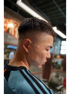 フォーコーナーズカットショップスリーセント 栄(FourCornersCutShop 3/cent) フェードショート