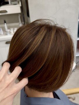 レヴィア(REVIA) 白髪ぼかしハイライトブリーチミルクティーベージュ