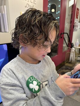 アマス 平塚店(Amas) キッズスパイラルパーマ／ハイライト