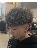 バロックパーマ　ツイストスパイラル眉カットメンズパーマ