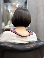アール(R) ショートボブ