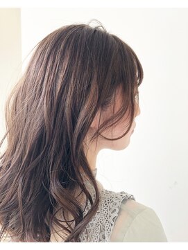 グラット(grAt) ロングでも重くならない透明感カラー