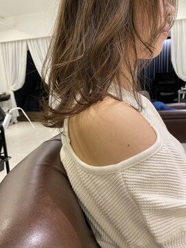 インビテーション(invitation) 【guest  style】ベージュカラーとハイライトのレイヤースタイル