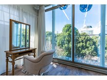 矢場町駅から徒歩１分で到着します［名古屋/矢場町]【ダブルカラー/ケアブリーチ/ブリーチ/ハイトーン】