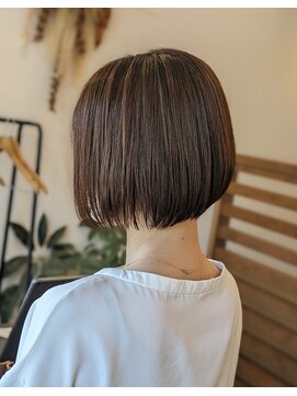 ウミト(Umito) 肩上ボブ　秋色のベージュブラウン