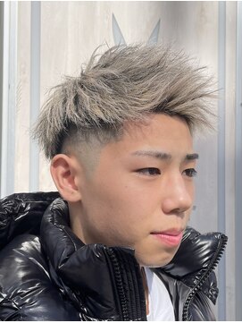 ルートヘアー(Root Hair) フルホワイトメッシュ×ショートスタイル