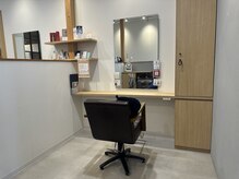 トゥルース(hair&eyelash Truth)の雰囲気（〈半個室での施術〉ゆったりと過ごしていただけます）