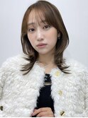 韓国風ミディアムレイヤー オリーブブラウン 外ハネ A1117