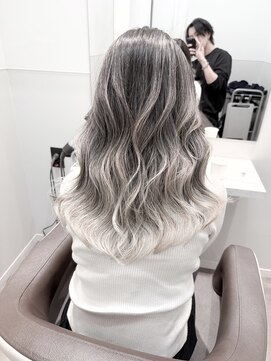 サロウィン 高崎(SALOWIN) ホワイトバレイヤージュ