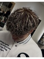 イーラ アメ村店(era)&nbsp;バロックパーマ　ツイストスパイラル眉カットメンズパーマ