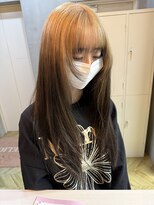 シア(XIA) ブロンド×ルーツカラー