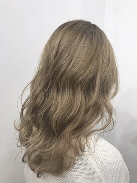 ヘアースタジオ ゼン(hair studio Zen) ペールアッシュベージュ