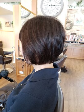 ルークス 中央林間(LOOOKS) くせ毛女性の前下がりショート