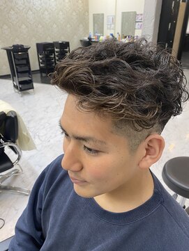 レヴィア(Revia) フェードパーマ