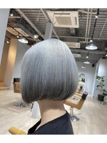 アンクー(Ankh) ホワイトベージュ×ボブスタイル