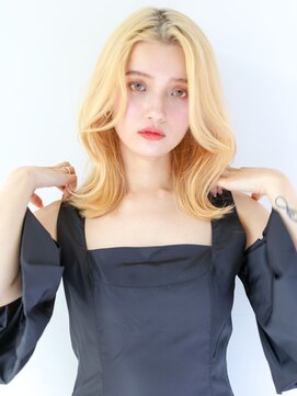 ヘアサロン ガリカ 表参道(hair salon Gallica) 【柴田優香】フェイスレイヤーにまろやかブロンドのくびれヘア