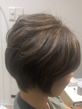 イデア 守谷店(IDEA)の写真/白髪もしっかりカバーしながら、トレンドを抑えたオシャレな白髪染めが人気♪透明感のある仕上がりに…＊
