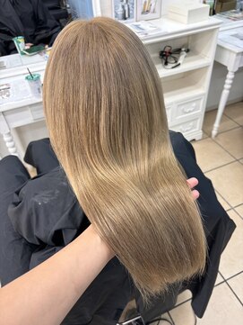 シャルティア 岩国(SHALLTIA) ハイトーン/ベージュゴールド/艶髪/トリートメントストレート