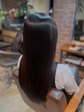 スット 渋谷(slut) 強いくせ毛改善ストレート