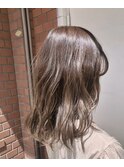 オリーブベージュ