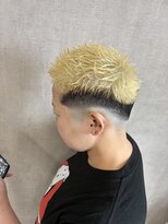 トリコ(ToricO) 刈り上げショート ブロンドカラー ハイトーン ブリーチカラー