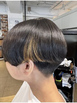 ブルーキャンバス(Blue Canvas) モード系なショートボブ