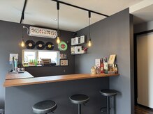 理髪店 刈の雰囲気(待合スペースも完備)