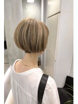 ノーマン(norman)&nbsp;ブリーチハイライト/白髪ぼかし/大人ボブ