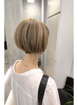 ノーマン(norman) ブリーチハイライト/白髪ぼかし/大人ボブ